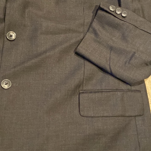 ~Ultimo Uomo~ Charcoal Gray 3-Button Suit - Picture 4 of 9